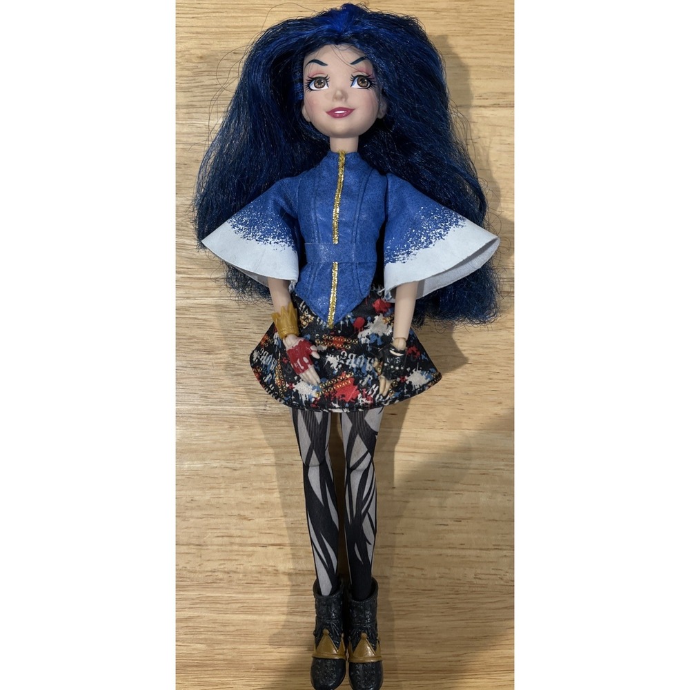 Disney Descendants Evie Isle of the Lost Doll 2014 Princess 11" Doll